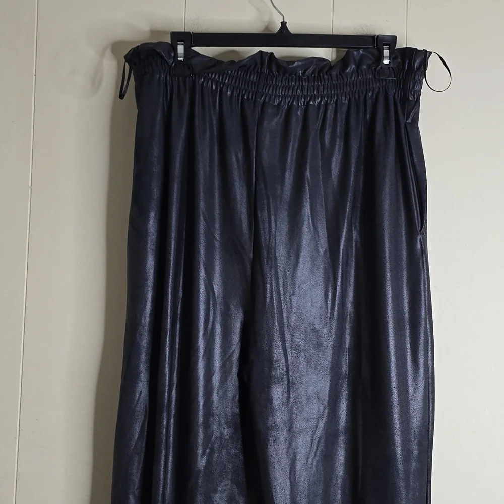 Gianni Bini Luxe Coated Paperbag Waist Joggers  Large - Picture 6 of 8